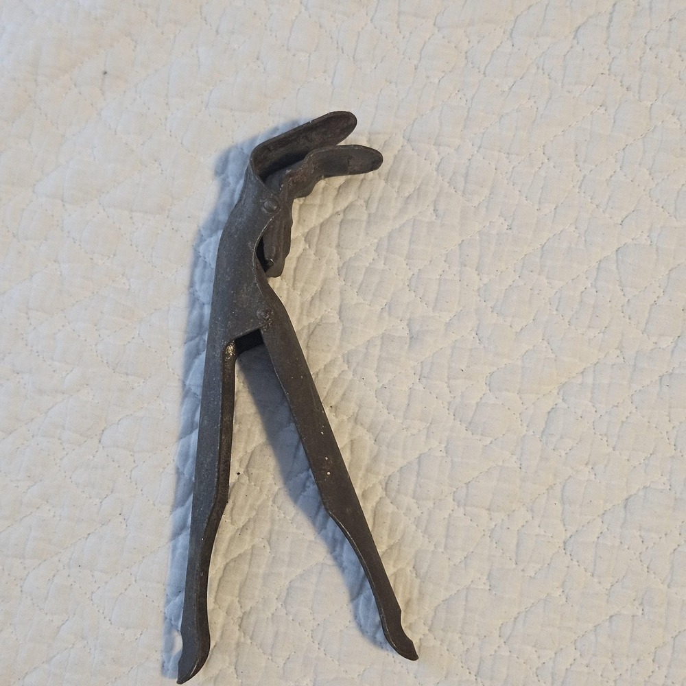 Vintage metal pan gripper utility tool